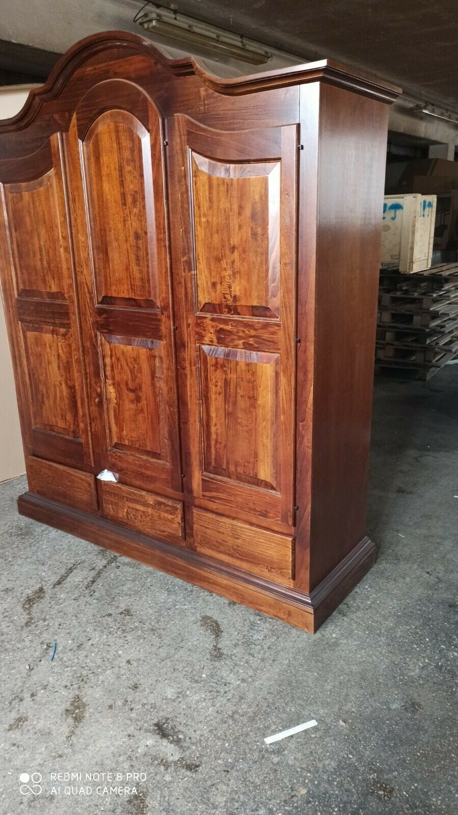 Armadio 3 porte in legno arte povera tinta noce 185x62x220