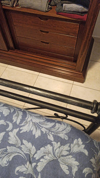 Armadio arte povera in legno 2 ante scorrevoli gendarme tinta noce 181x66x225