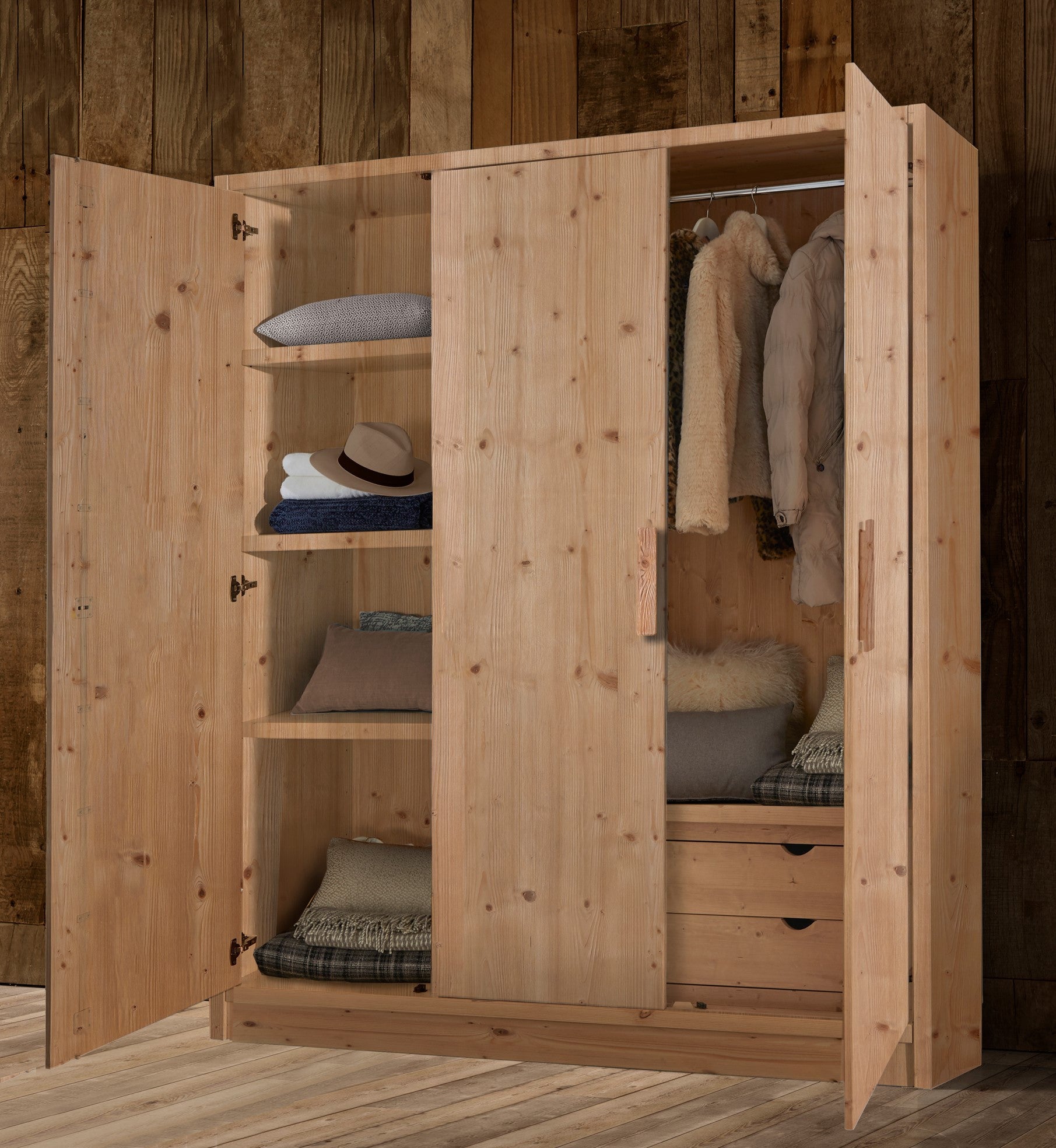 Armadio cortina 3 ante in legno massello di abete 180x55x220