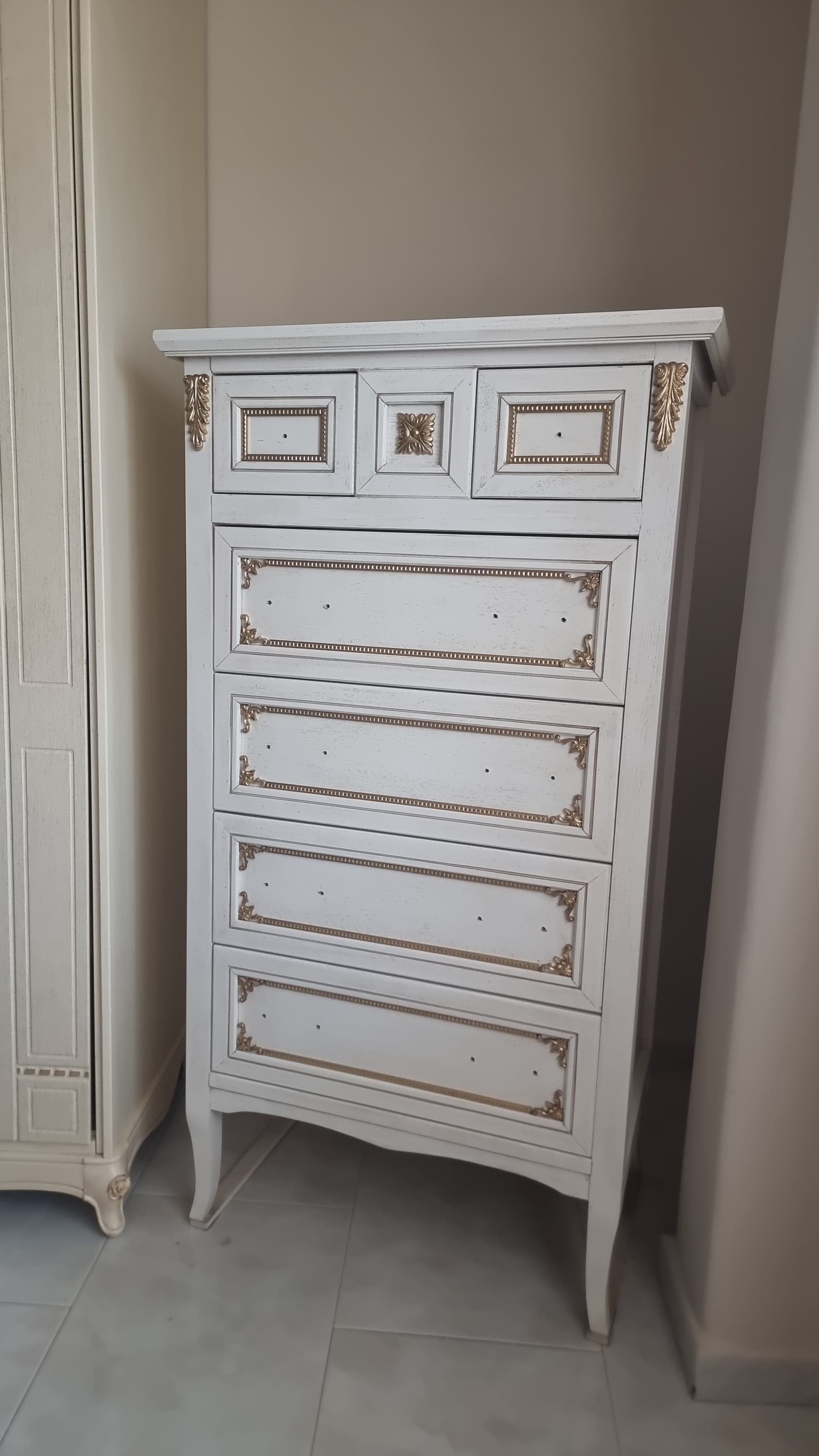 Cassettiera classica legno bianco invecchiato oro 79x50x144 - Mobili 2G