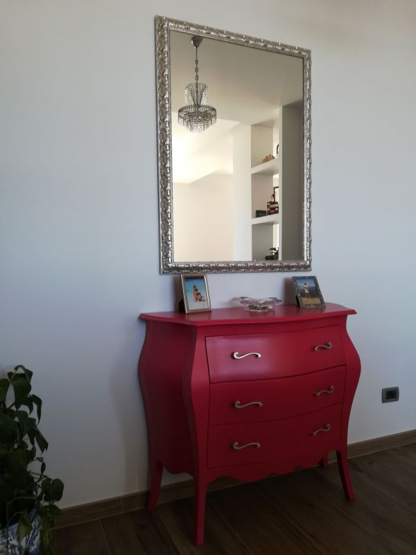 Cassettiera sagomata 3 cassetti legno laccato rosso opaco 99x41x85 - Mobili 2G