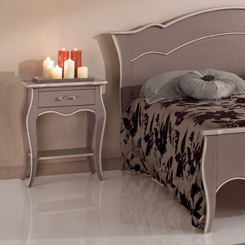 Comodino 1 cassetto 1 ripiano laccato tortora anticato con profilo avorio misure l.54 p.36 h.69 (1480) - Mobili 2G