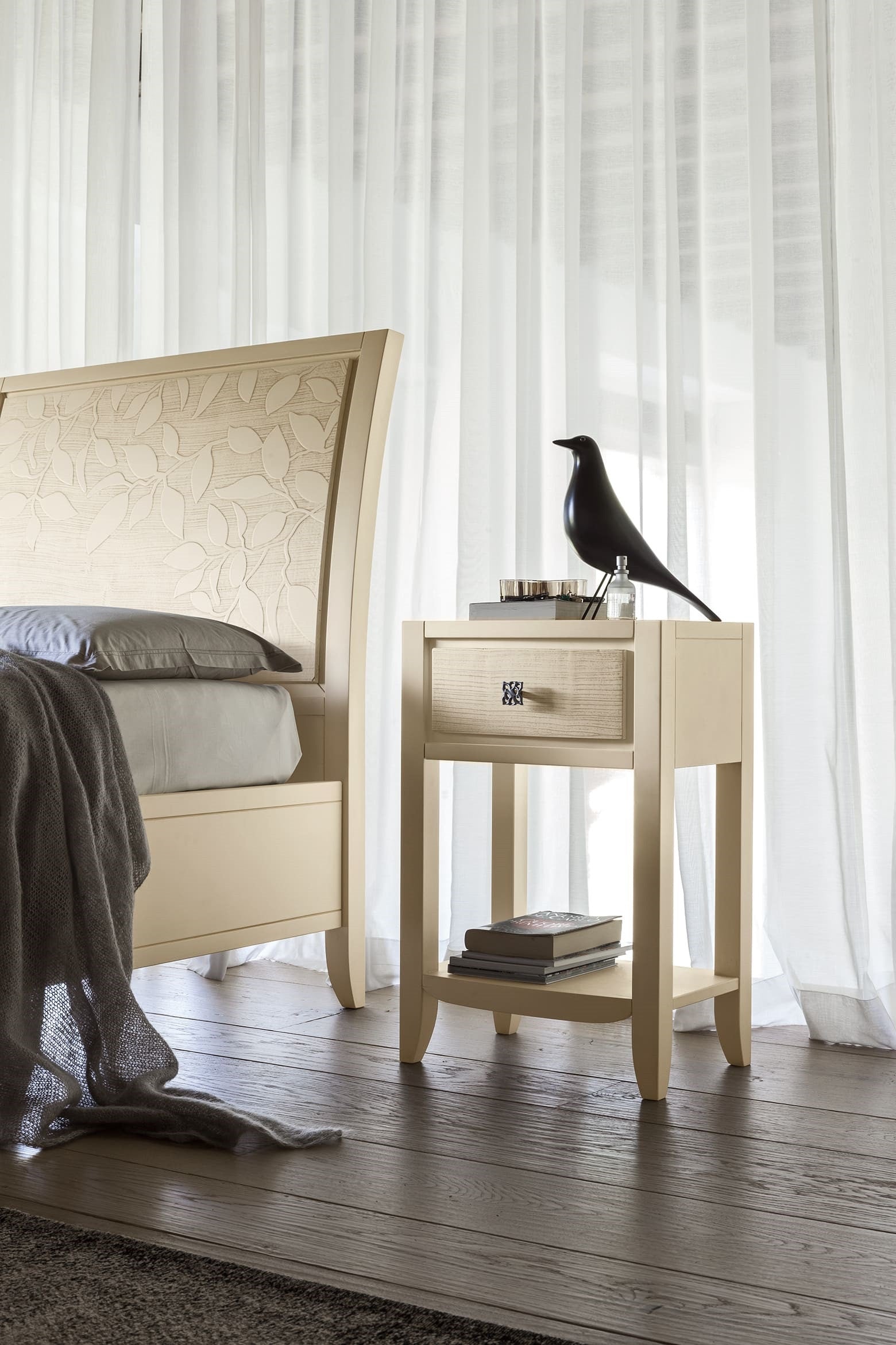 Comodino 1 cassetto decoro onda in legno avorio l.44 p.33 h.67 - Mobili 2G