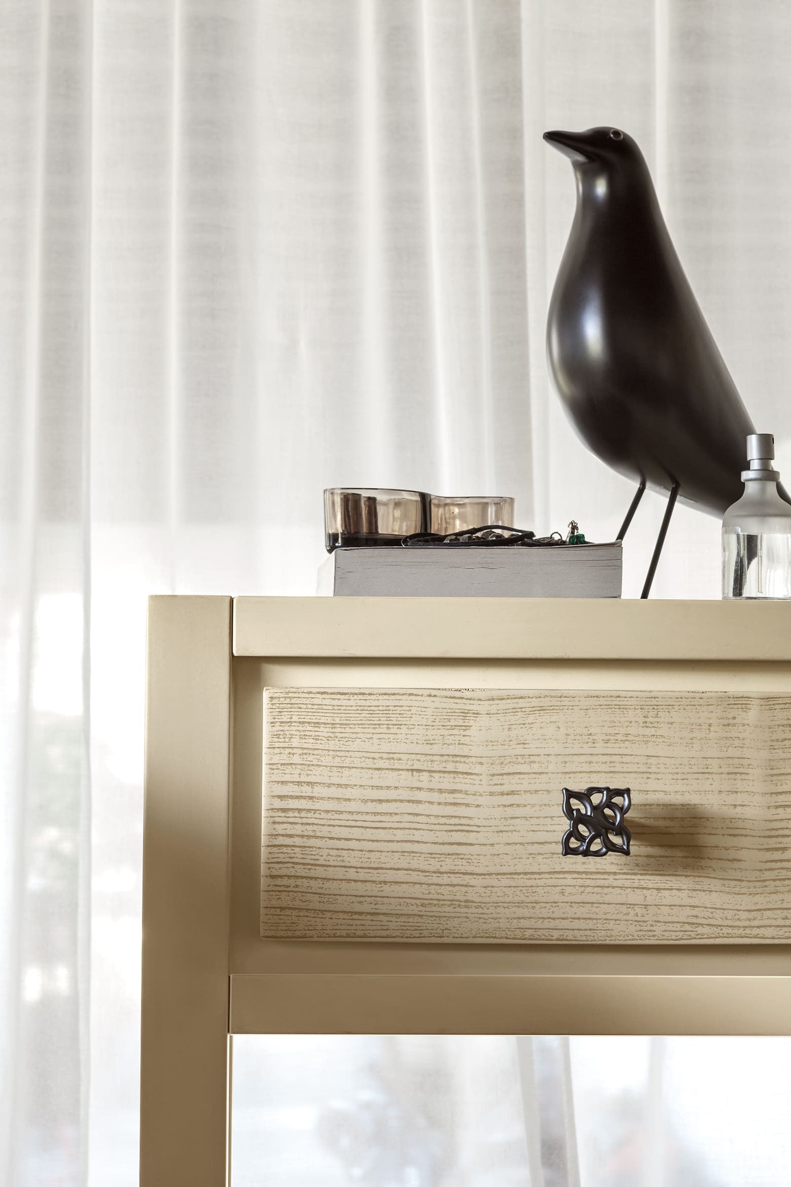 Comodino 1 cassetto decoro onda in legno avorio l.44 p.33 h.67 - Mobili 2G