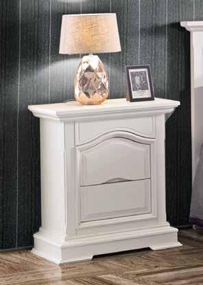 Comodino 3 cassetti di cui il primo a scatto laccato bianco opaco misure l.60p.37 h.71