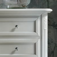 Comodino 3 cassetti intagliato in legno bianco l.55 p.37 h.70 - Mobili 2G