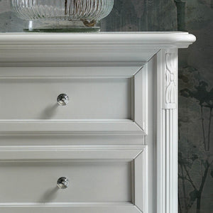 Comodino 3 cassetti intagliato in legno bianco l.55 p.37 h.70 - Mobili 2G