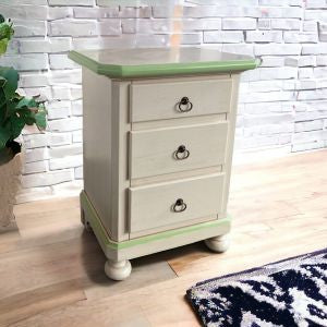 Comodino 3 cassetti legno shabby avorio anticato decori filo verde 51x40x66 - Mobili 2G