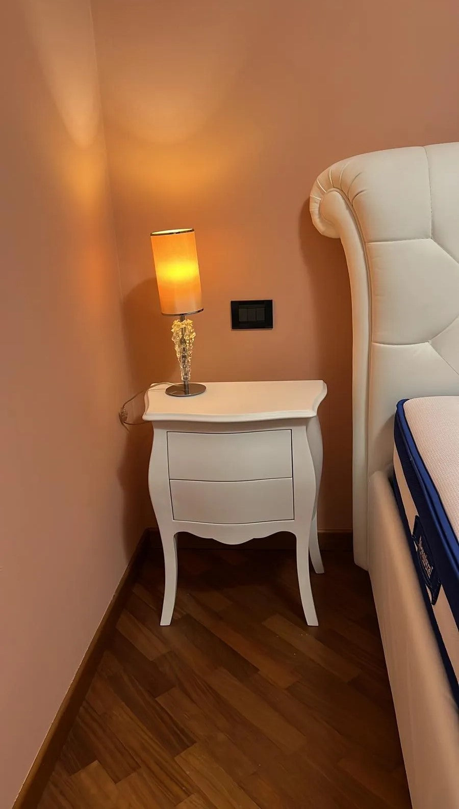 Comodino bombato 2 cassetti legno bianco opaco 49x29x61 (1018) - Mobili 2G