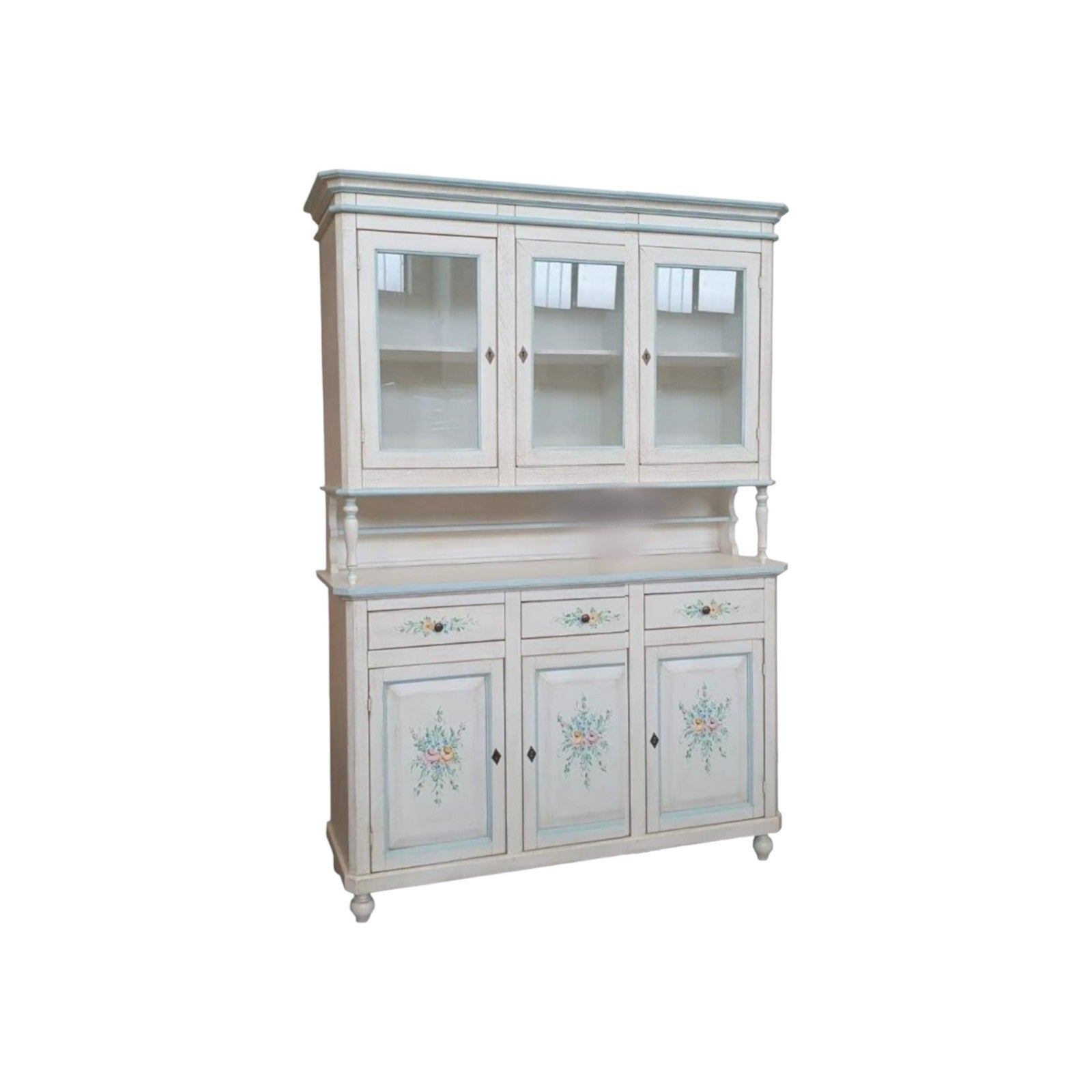 Cristalliera 3 ante legno bianco invecchiato decori filo azzurro 150x43x208 - Mobili 2G