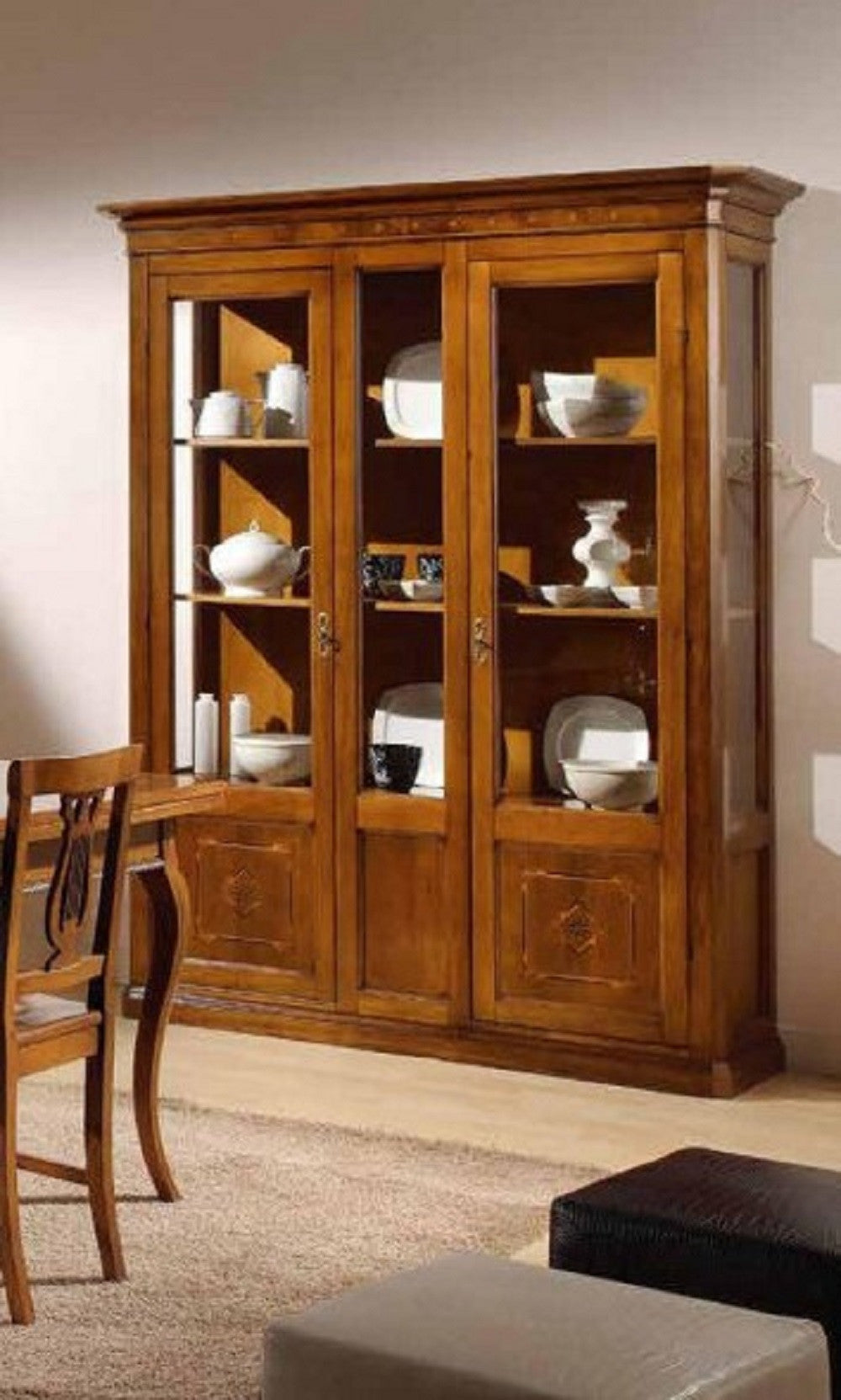 Cristalliera in legno 2 porte con intarsio tinta noce misure l.163 p.49 h.210