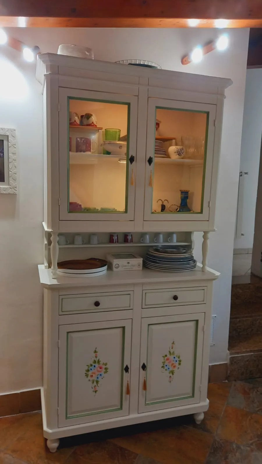 Cristalliera in legno 2 ante bianca/decori floreali l.104 p.43 h.208 (499) - Mobili 2G