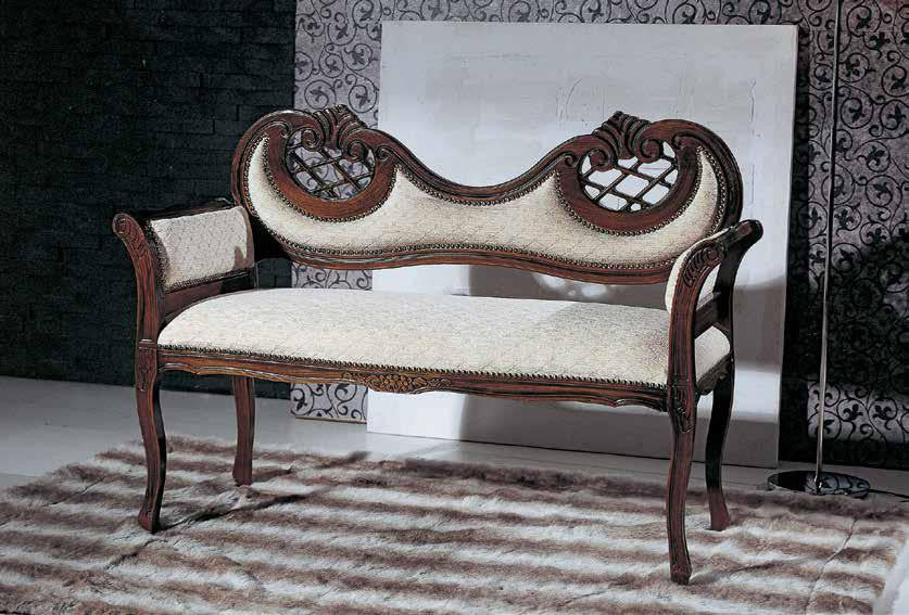 Divanetto imbottito in legno intagliato con fregi - Mobili 2G