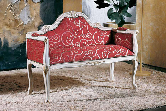 Divanetto imbottito shabby chic in legno massello con fregi oro