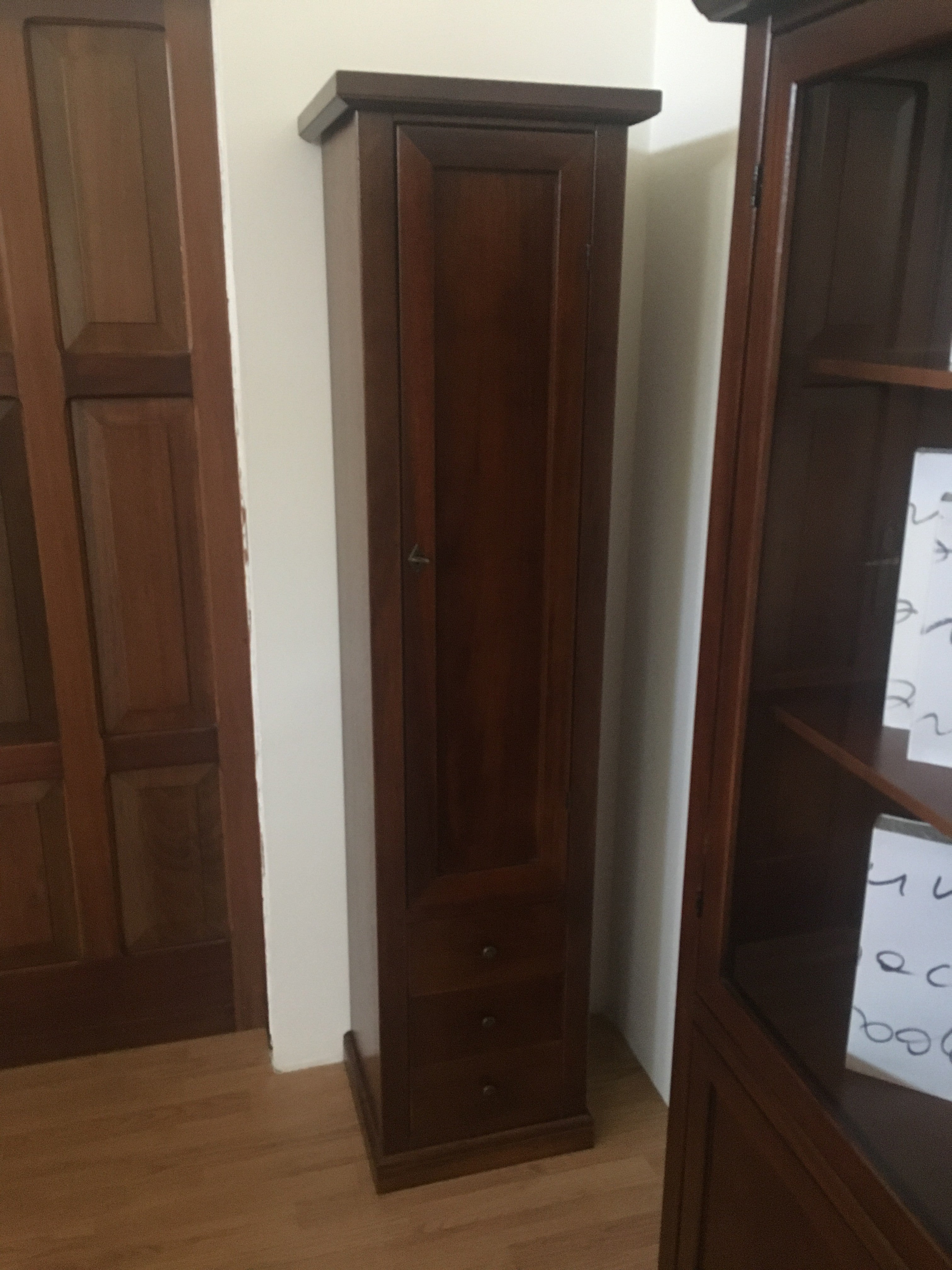 Libreria colonna  arte povera legno 1 porta tinta noce 45x41x187