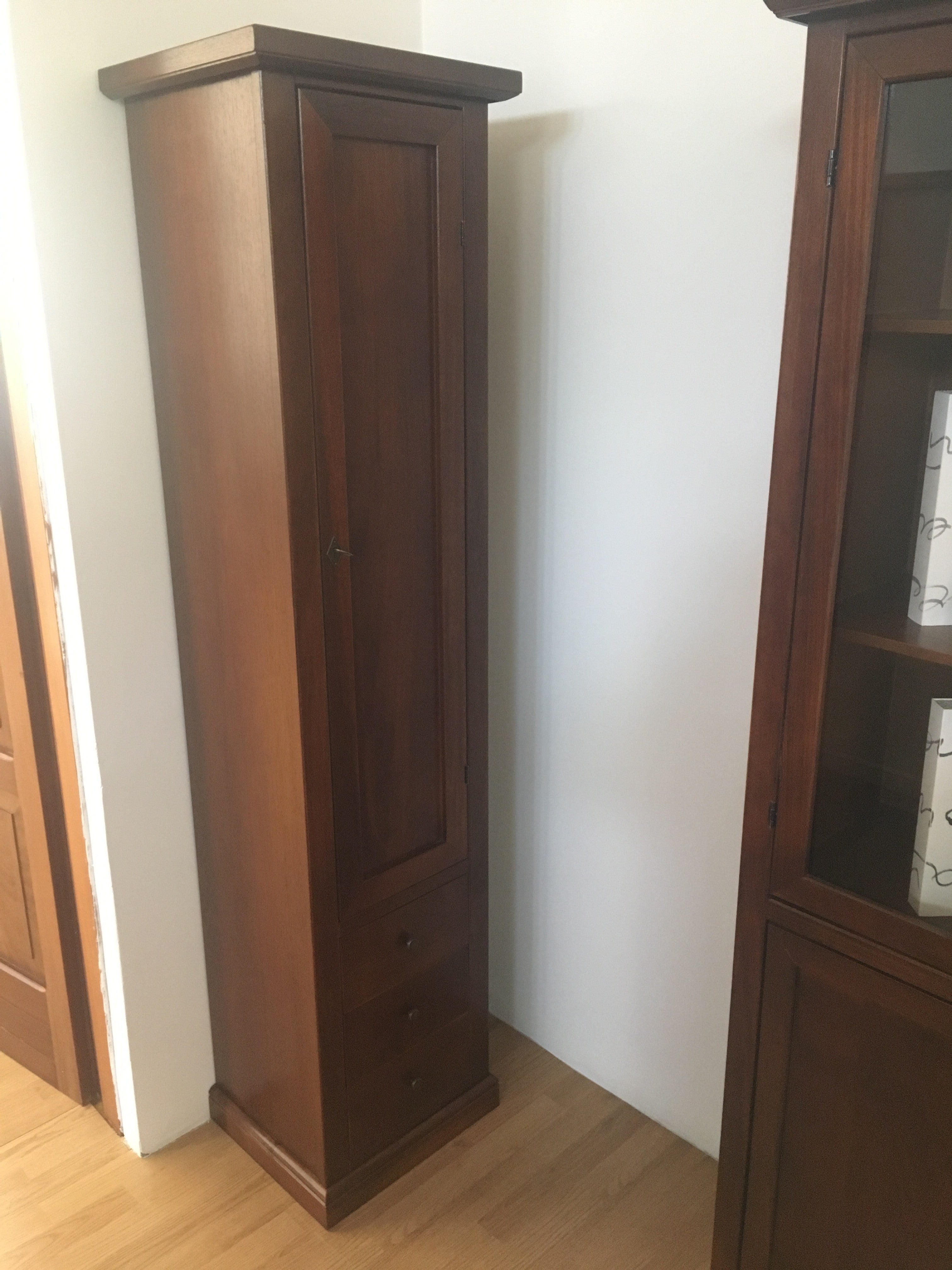 Libreria colonna  arte povera legno 1 porta tinta noce 45x41x187