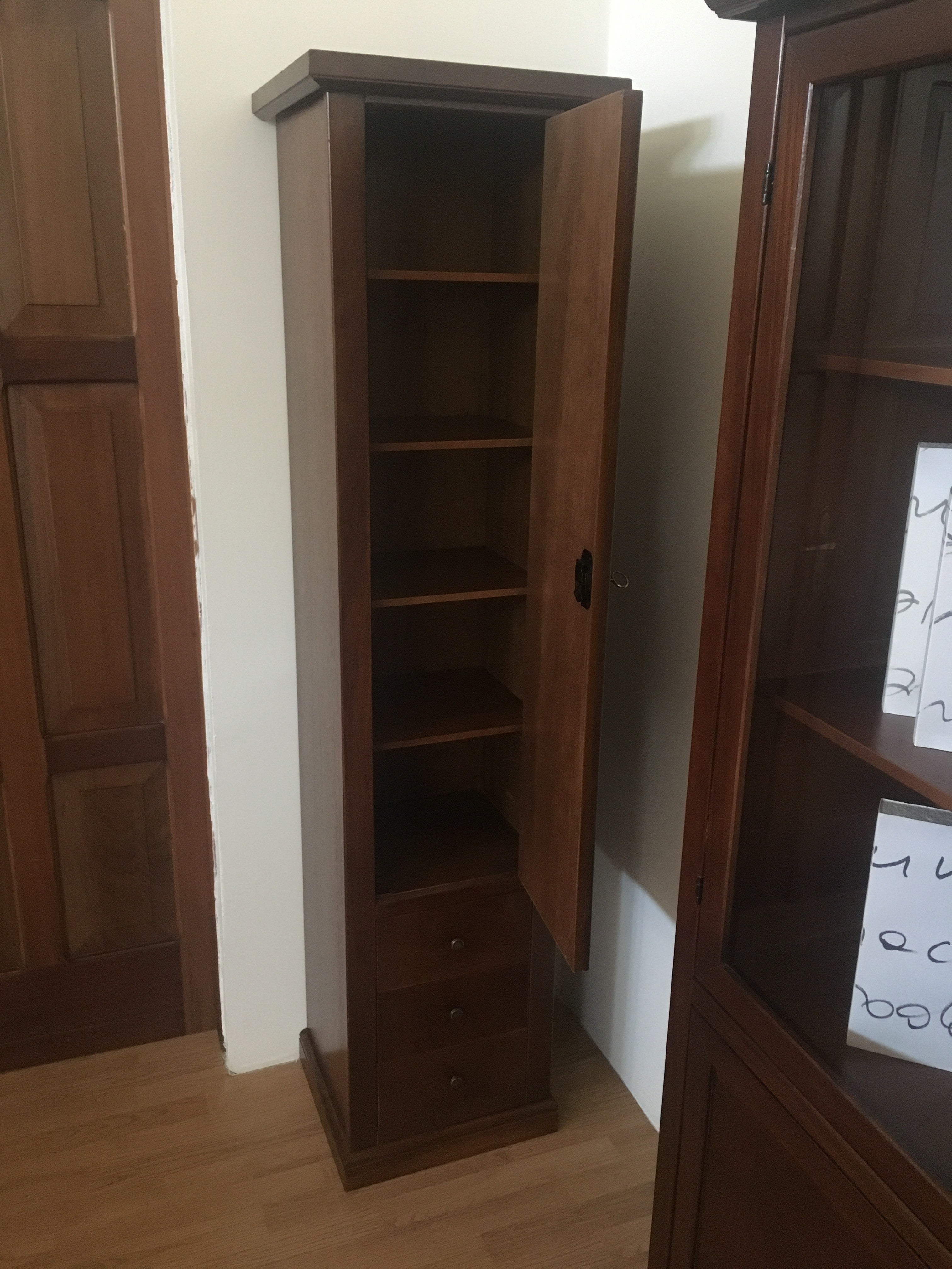 Libreria colonna  arte povera legno 1 porta tinta noce 45x41x187