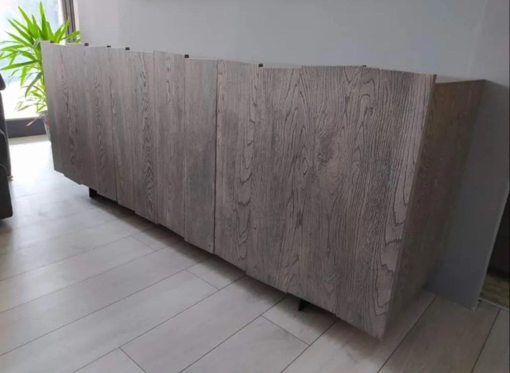 Madia credenza 3 ante rovere nodato finitura beton piedini in ferro l.198 p.50 h.81 (1626) - Mobili 2G