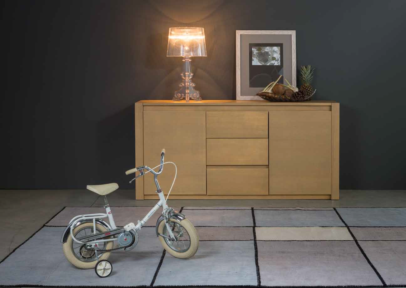 Madia credenza in frassino 2 porte 3 cassetti miele l.184 p.48 h.88