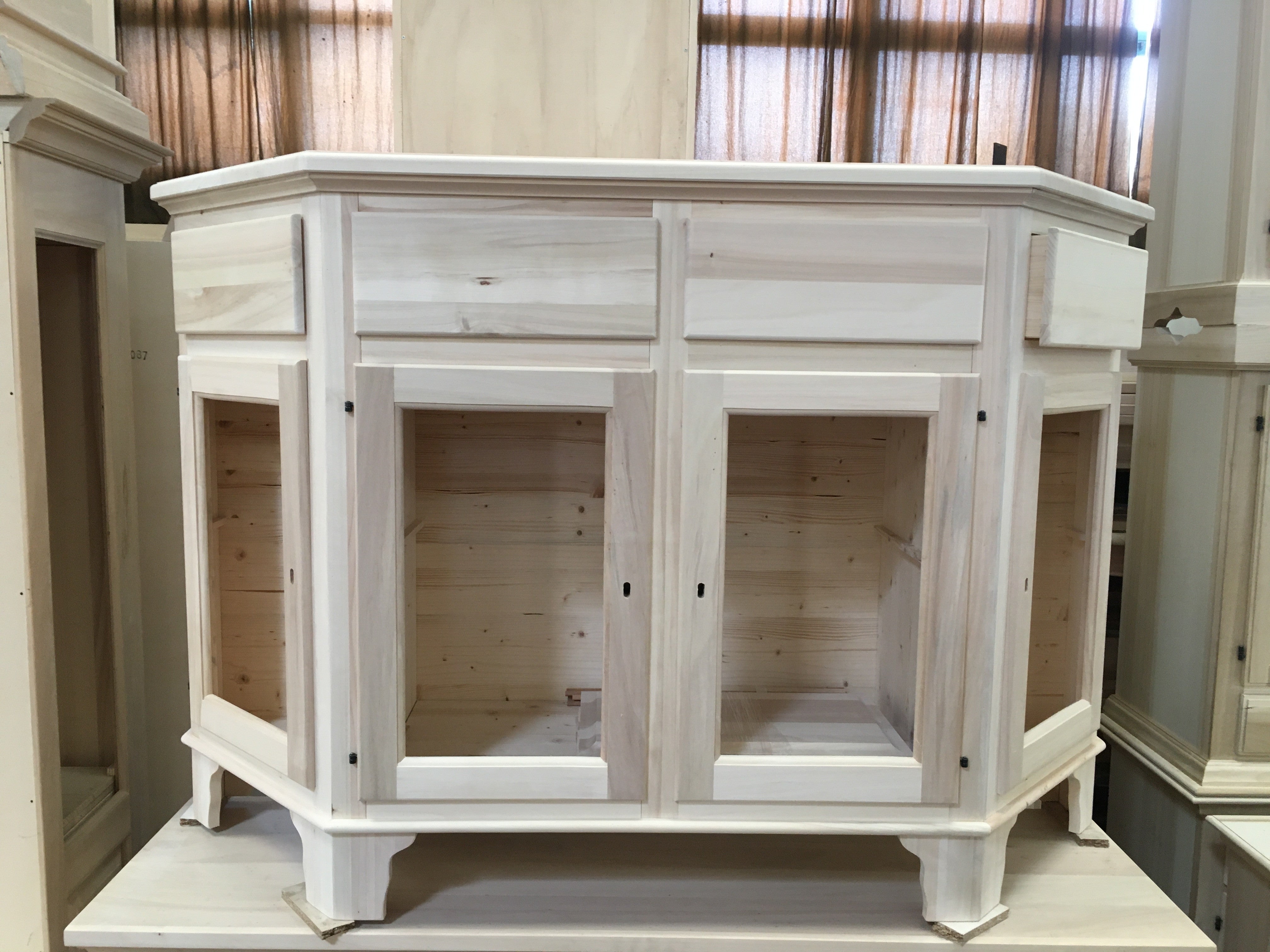 Madia credenza in legno scantonata grezza 4 porte l.158 p.48 h.102 (977) - Mobili 2G