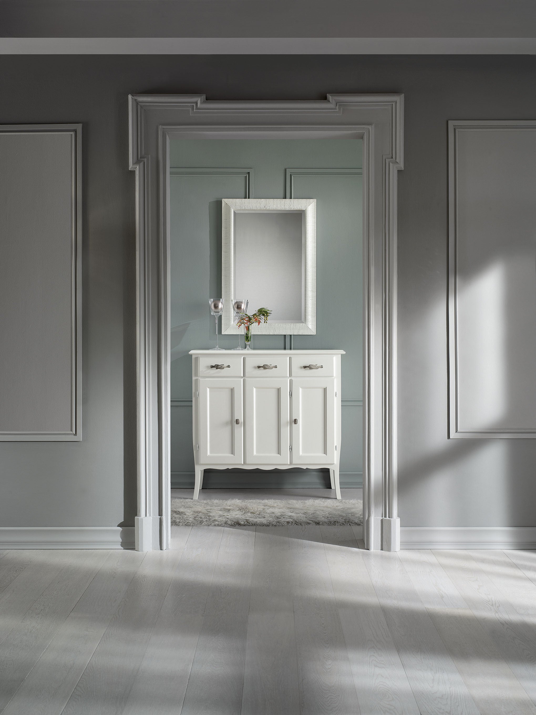 Madia grezza in legno 3 ante 3 cassetti l.105 p.42 h.101