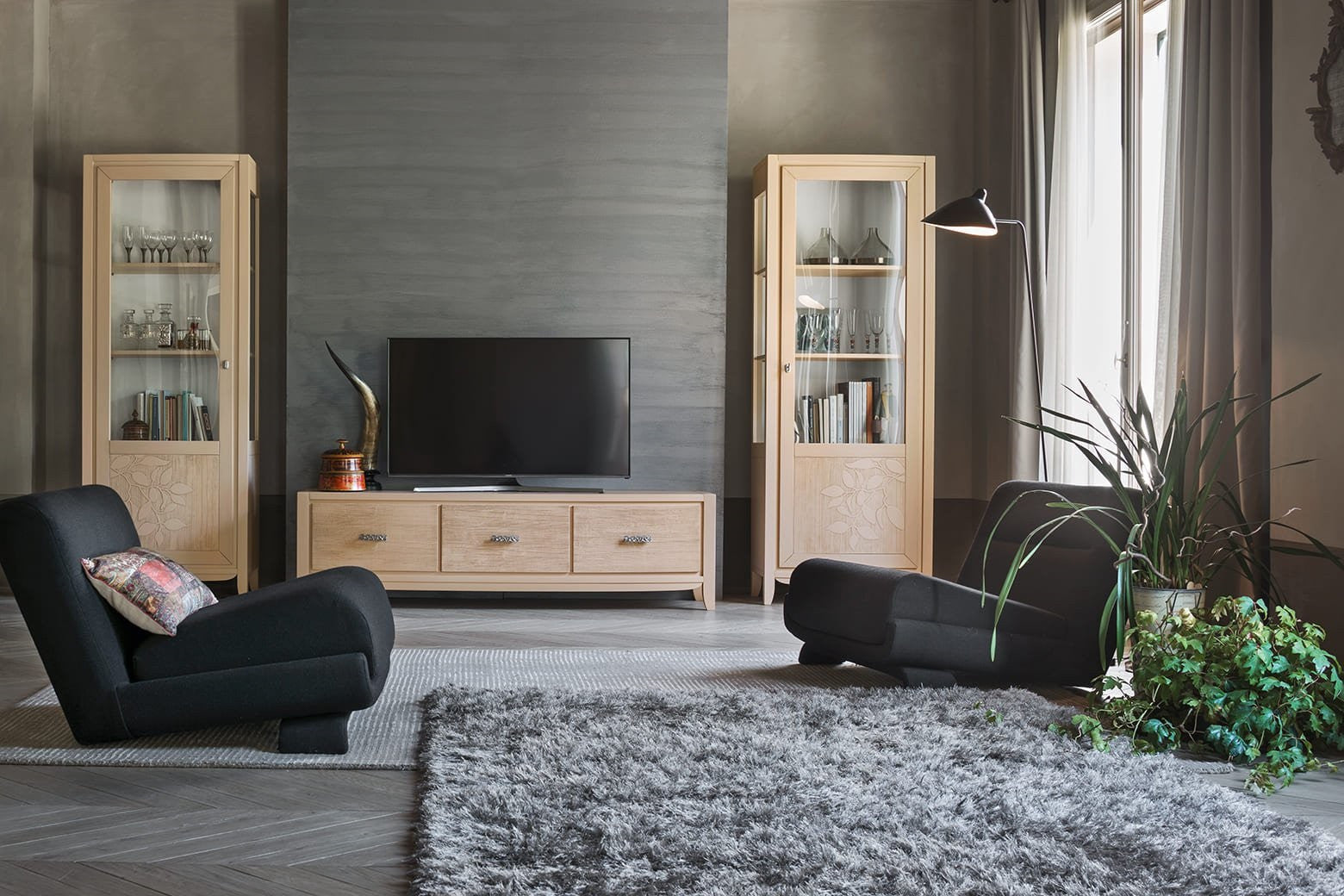 Parete attrezzata con colonne e base in legno massello con decoro foglia - Mobili 2G