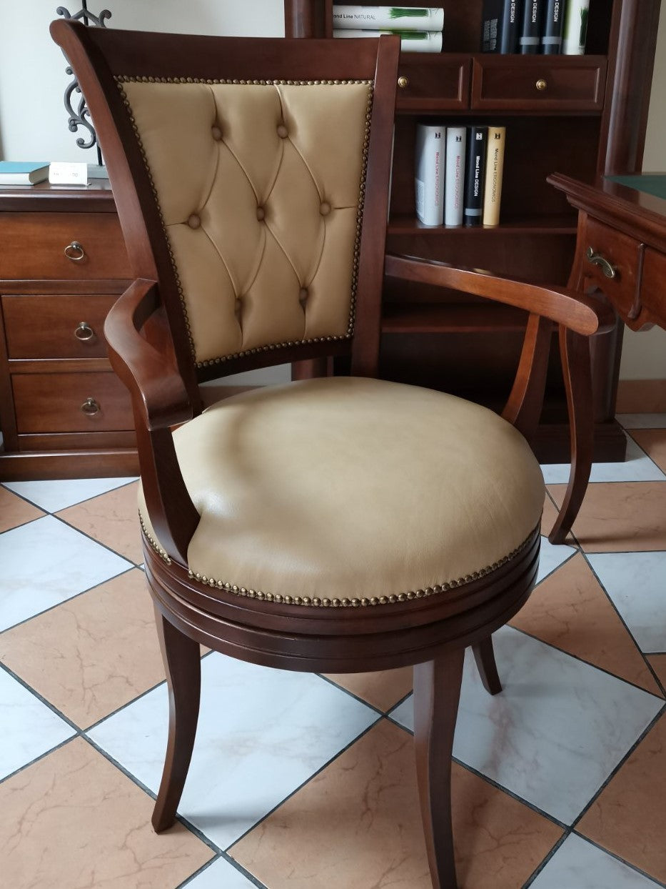 Poltrona imbottita ecopelle in legno tinta noce l.59 p.54 h.100