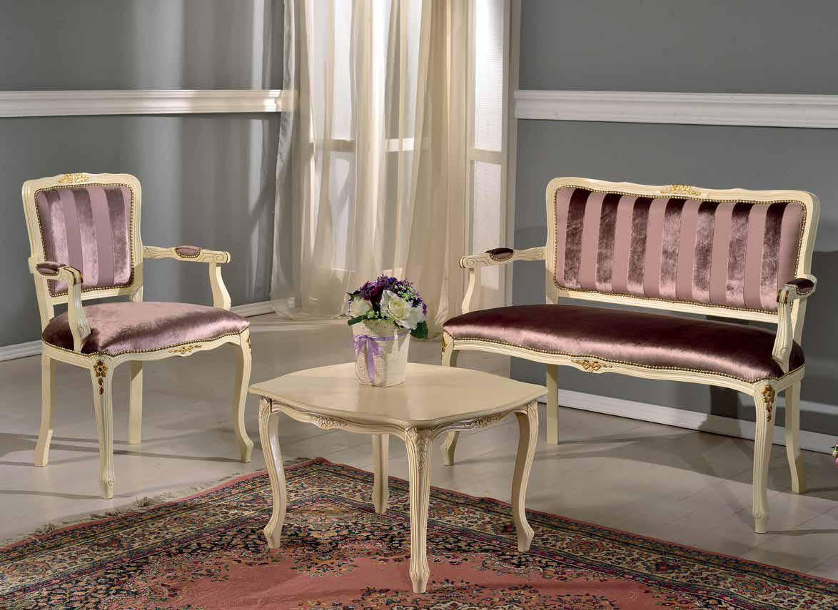 Poltrona imbottita in legno avorio con fregi oro