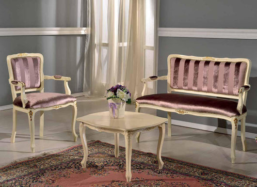 Poltrona imbottita in legno avorio con fregi oro