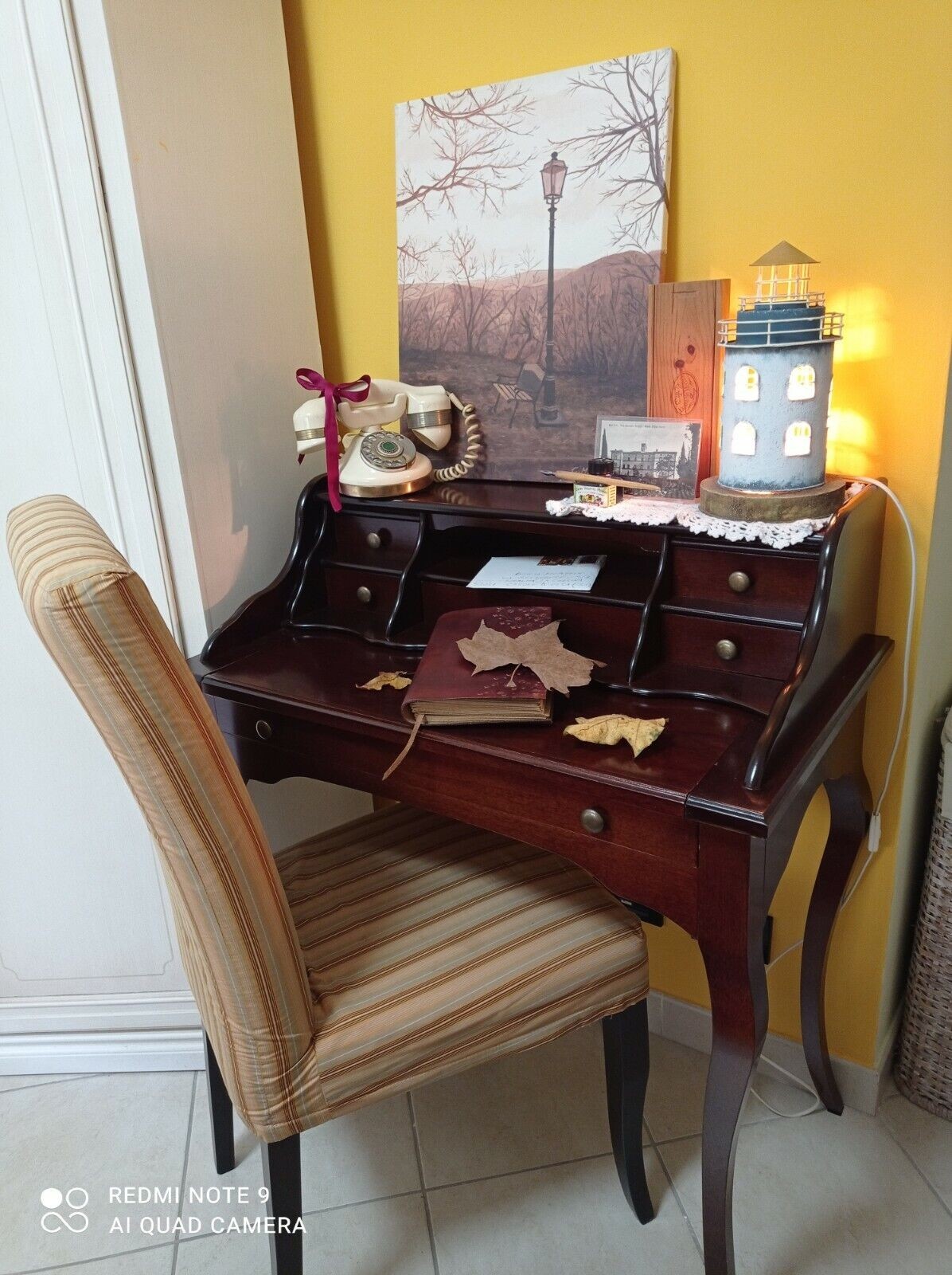 Scrivania in legno arte povera 6 cassetti tinta noce 78x49x96 (532) - Mobili 2G