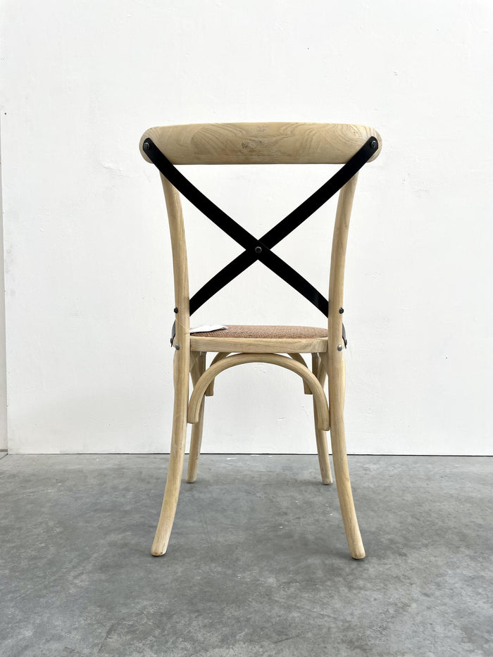 Set 2 sedie cross invecchiate naturale con schienale in ferro e seduta in rattan - Mobili 2G