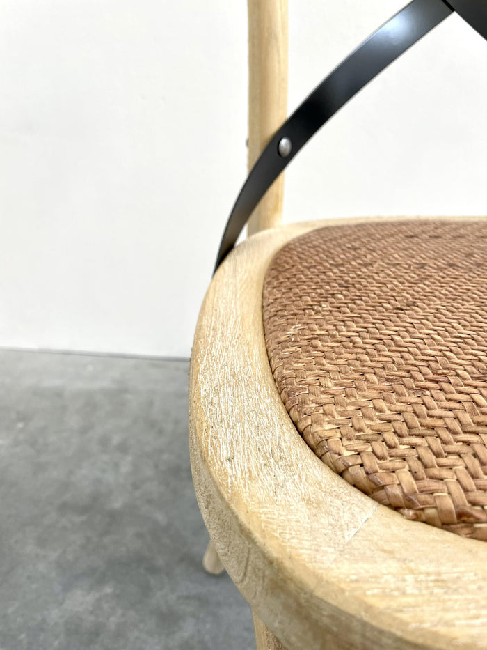 Set 2 sedie cross invecchiate naturale con schienale in ferro e seduta in rattan - Mobili 2G