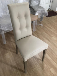 Set 2 sedie moderne in ecopelle 4 bottoni beige (677) - Mobili 2G