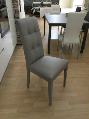 Set 2 sedie moderne in ecopelle 4 bottoni grigio (675) - Mobili 2G