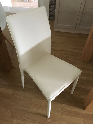 Set 4 sedie moderne in ecopelle bianca con struttura in metallo