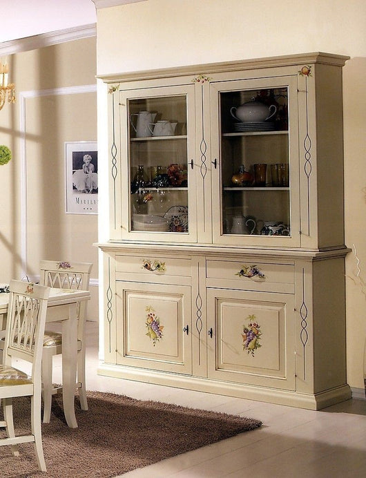 Soggiorno arte povera in legno laccato avorio con decori