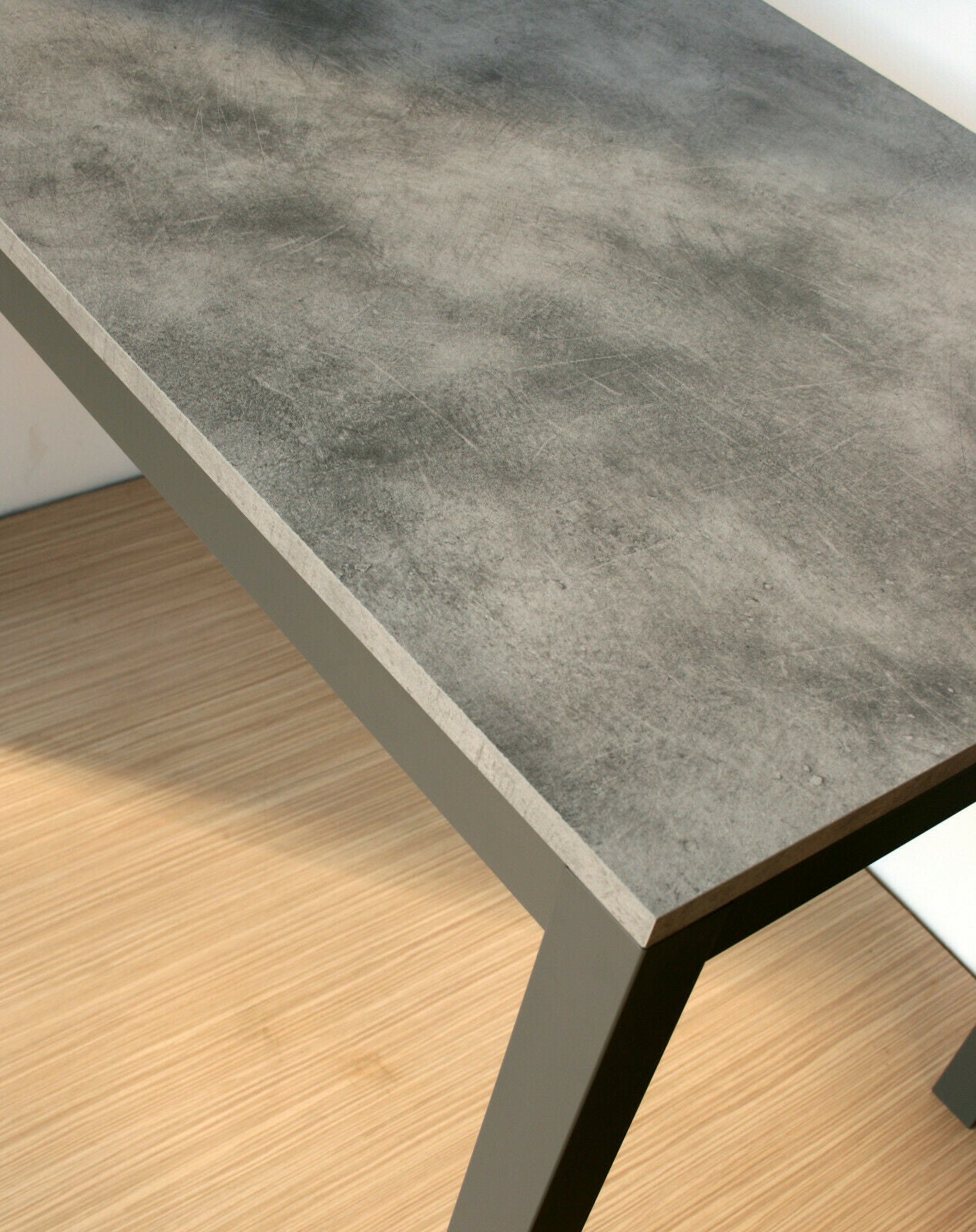 Tavolo moderno grigio cemento allungabile 140x80