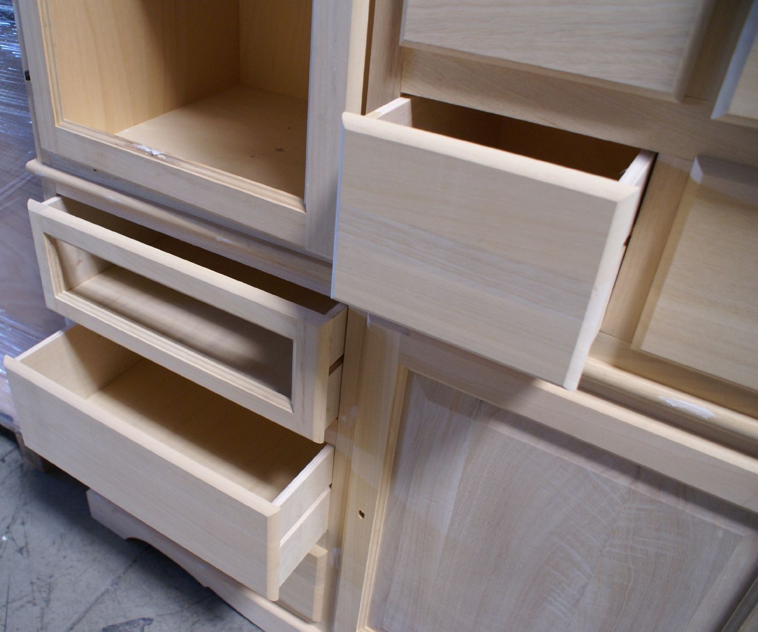  dispensa in legno 7 cassetti 3 porte grezzo l.120 p.52 h.220