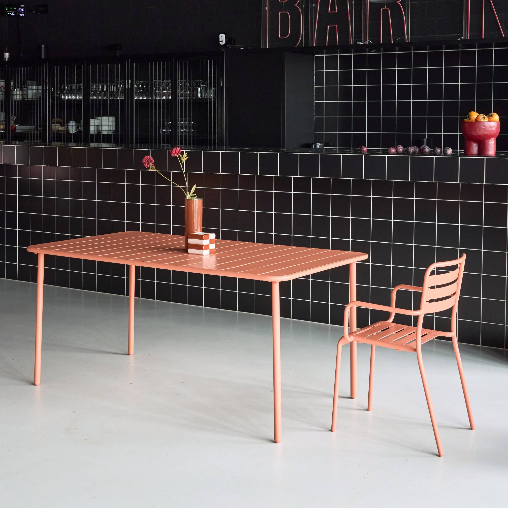 Tavolo da giardino in metallo, 6-8 posti a sedere, rosa tostato