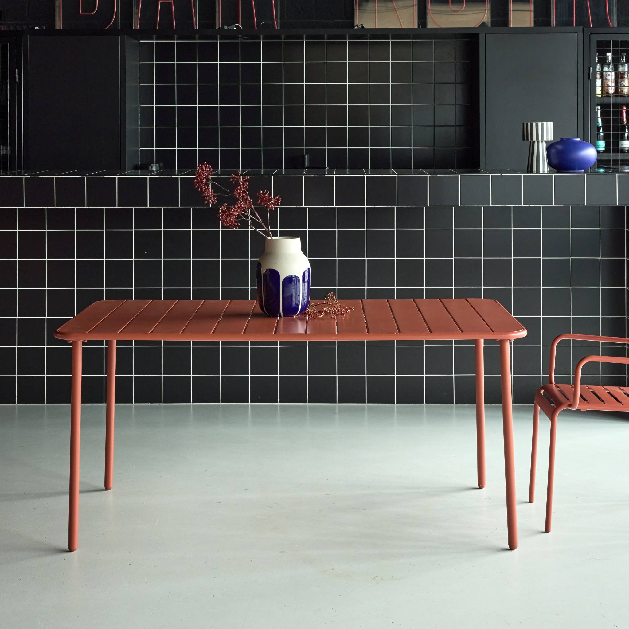 Tavolo da giardino in metallo, 6-8 posti a sedere, terracotta