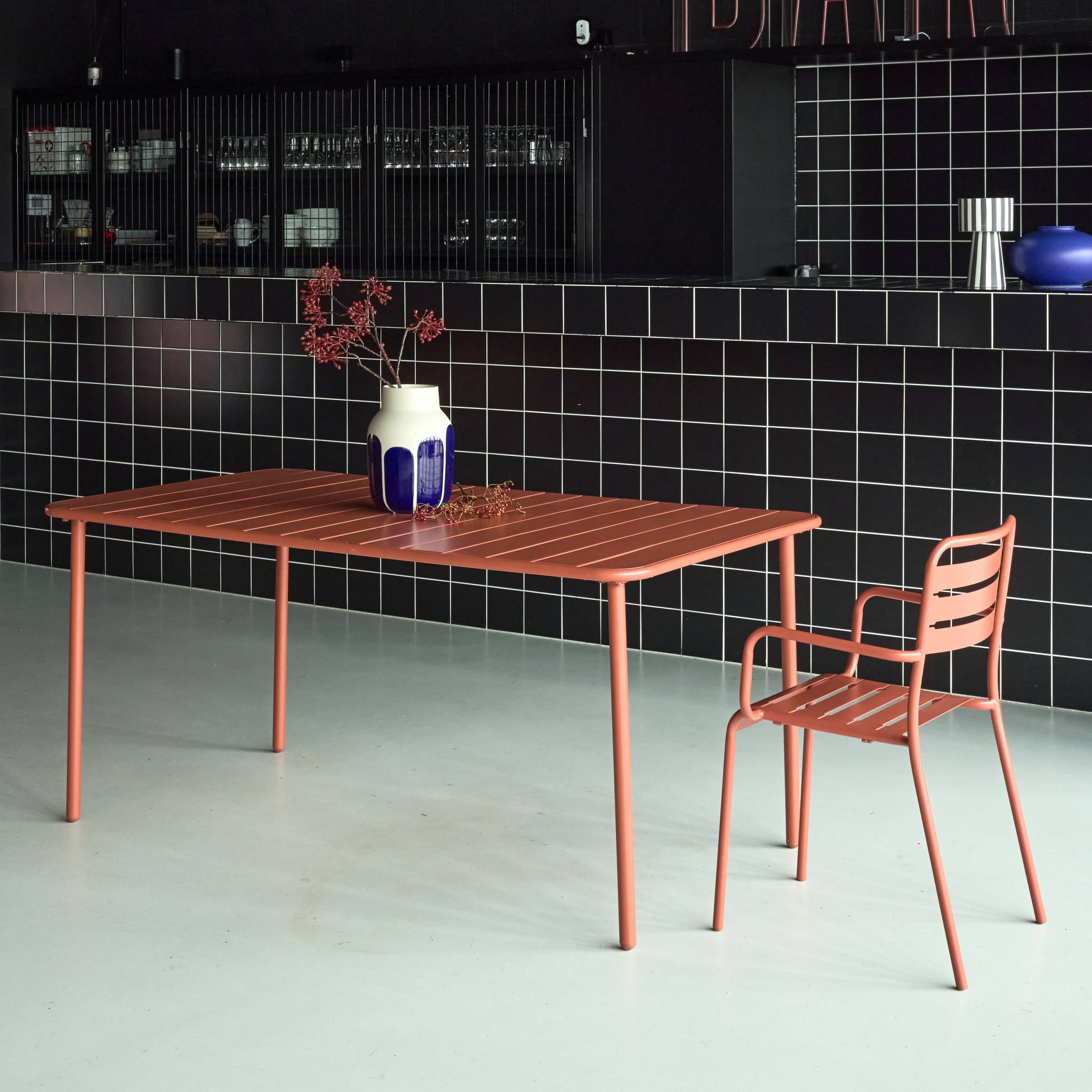 Tavolo da giardino in metallo, 6-8 posti a sedere, terracotta