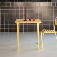 Tavolo da giardino in metallo, 2 posti, giallo