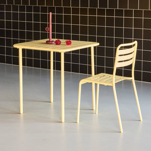 Tavolo da giardino in metallo, 2 posti, giallo