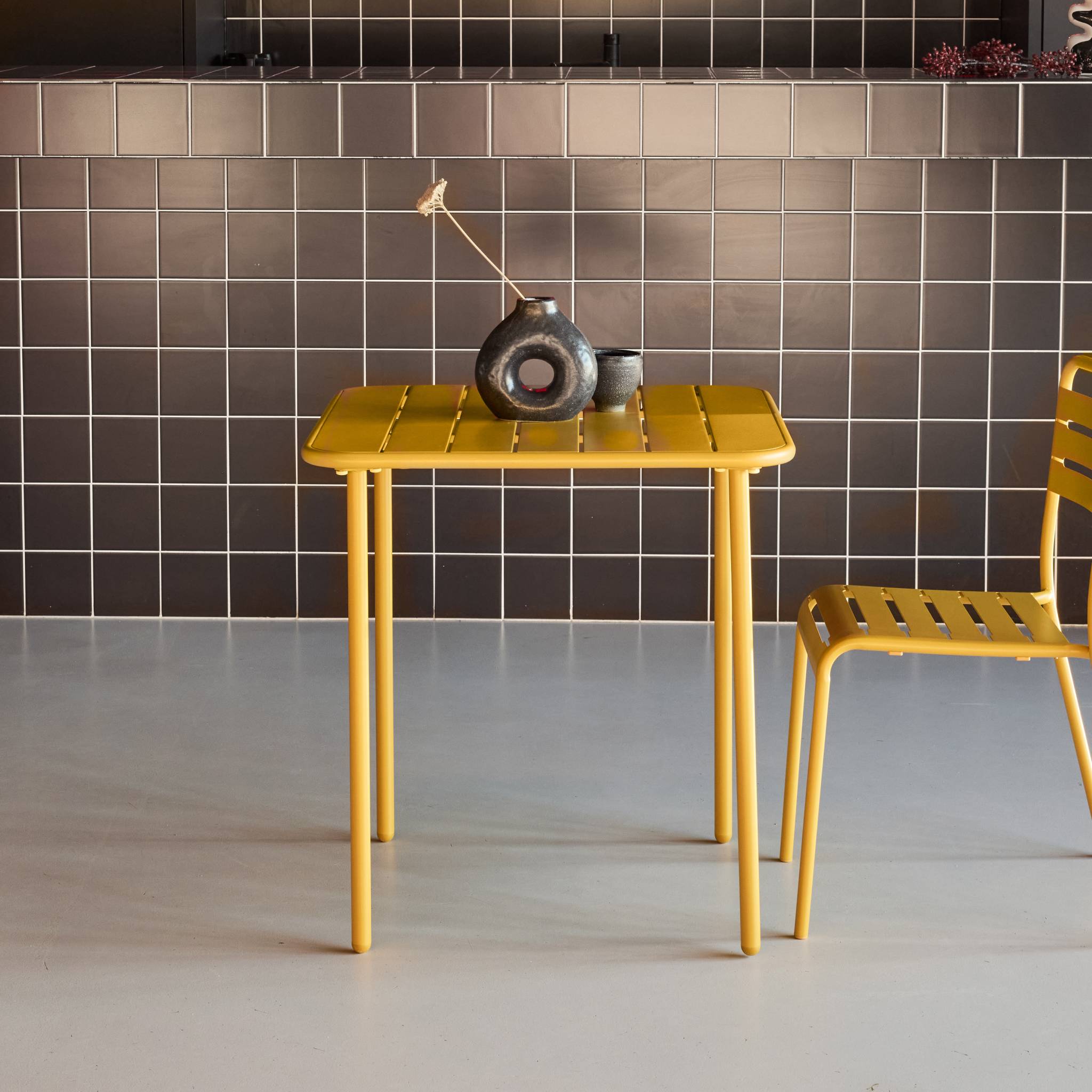 Tavolo da giardino in metallo, 2 posti, ocra