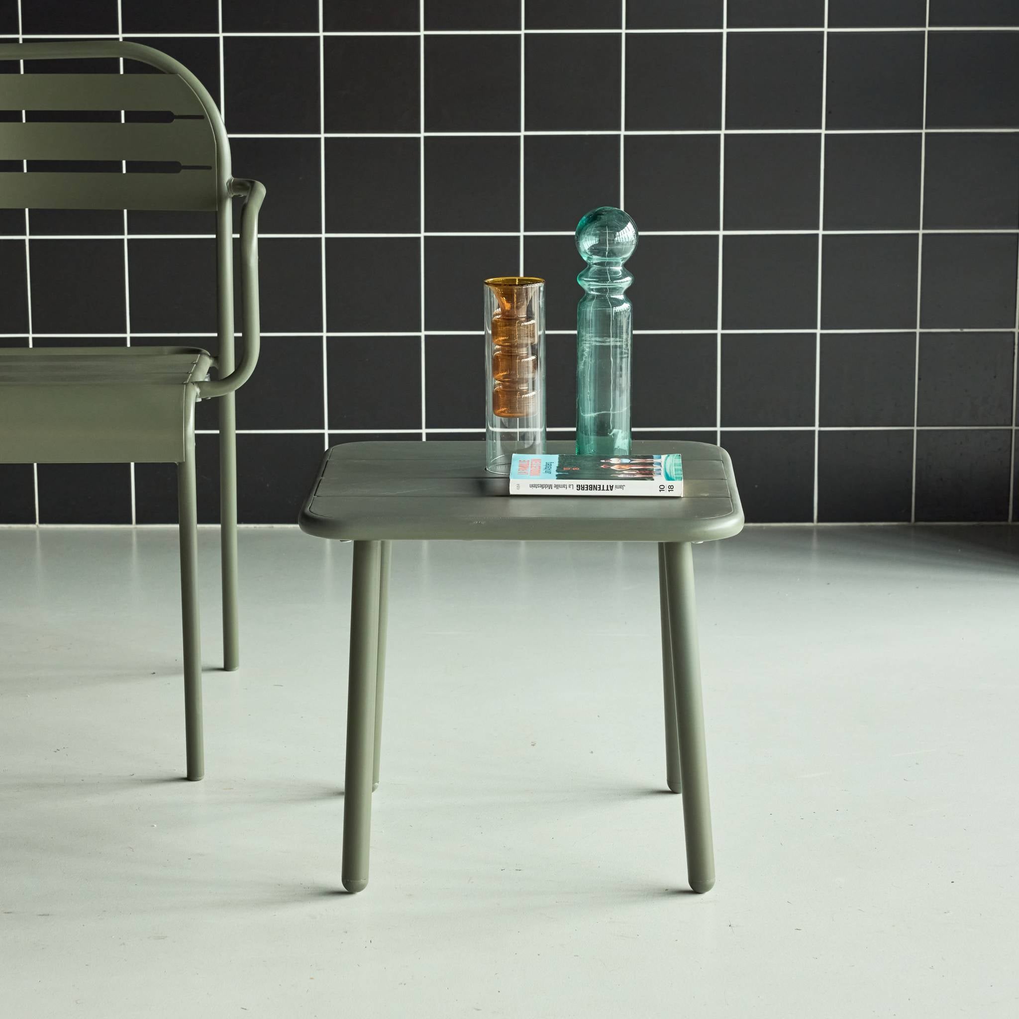 Tavolino da giardino quadrato in acciaio, verde kaki