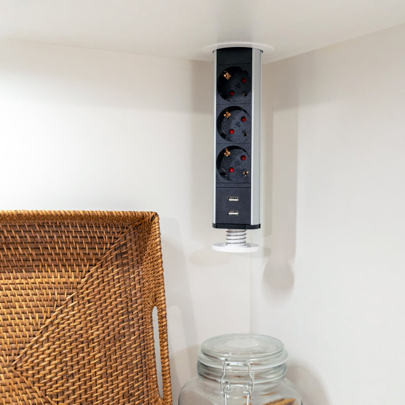 Multiconnettore estraibile Vertikal, EU, Verniciato bianco, Tecnoplastica e Alluminio.