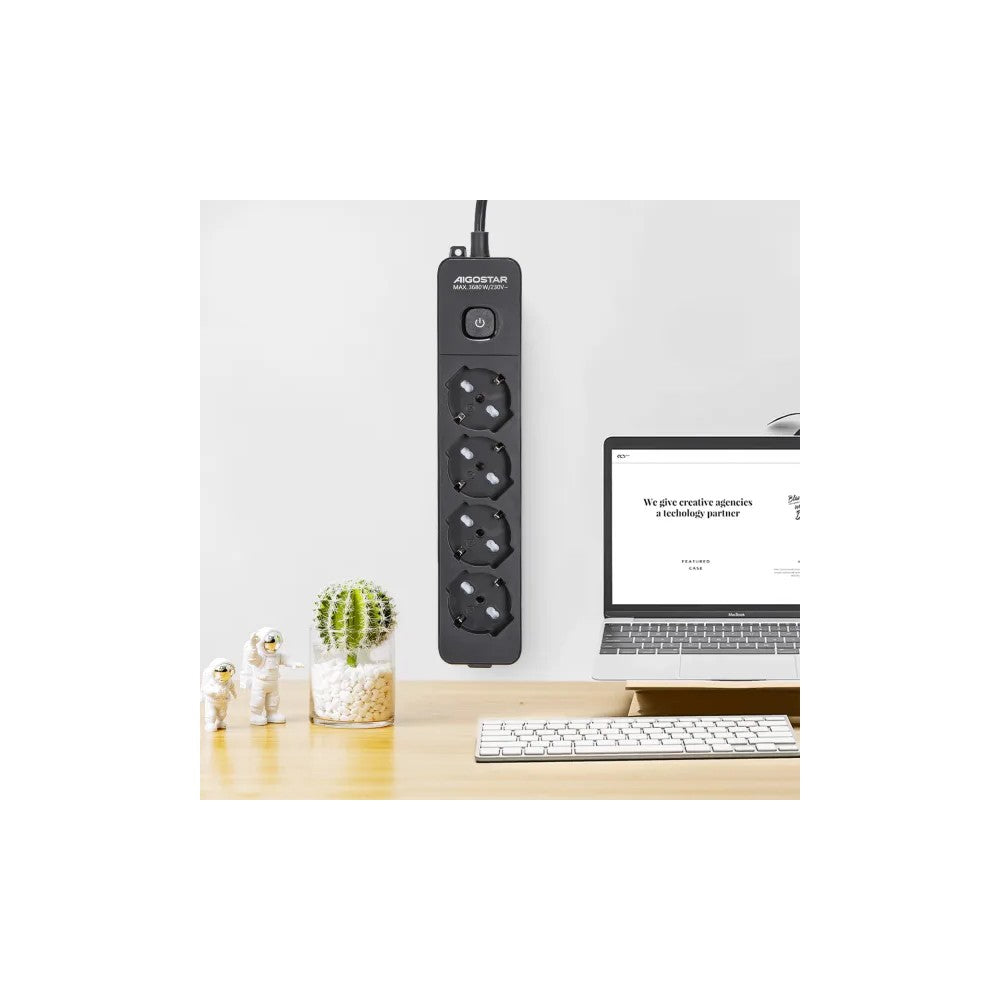 Multipresa nera da 4 posti universali con interruttore cavo da 1,5mt