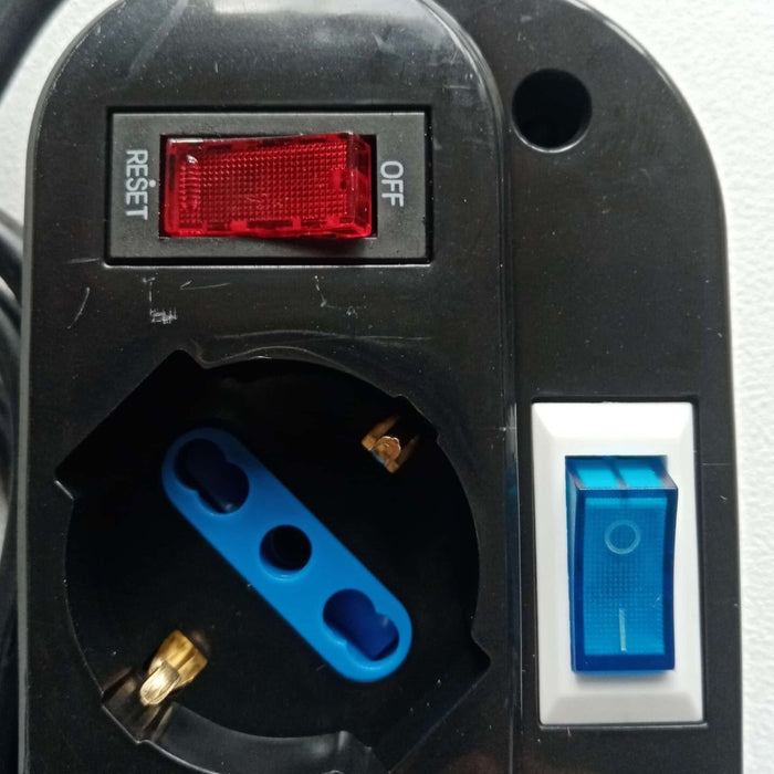 Multipresa nera da 6 posti universali con 7 interruttori cavo da 1,5mt