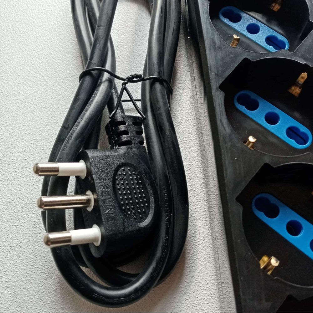 Multipresa nera da 6 posti universali con 7 interruttori cavo da 1,5mt