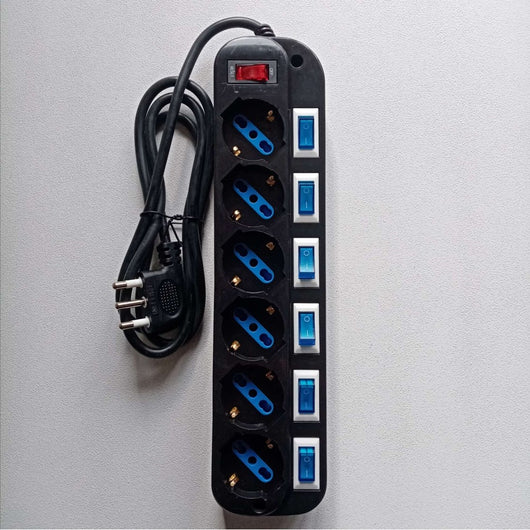 Multipresa nera da 6 posti universali con 7 interruttori cavo da 1,5mt